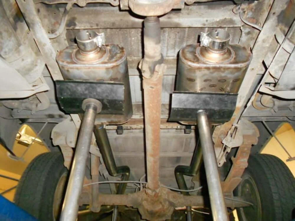 Tailpipe Kit 73_-87_ Chevy GMC Truck 2.5_in Flowmaster